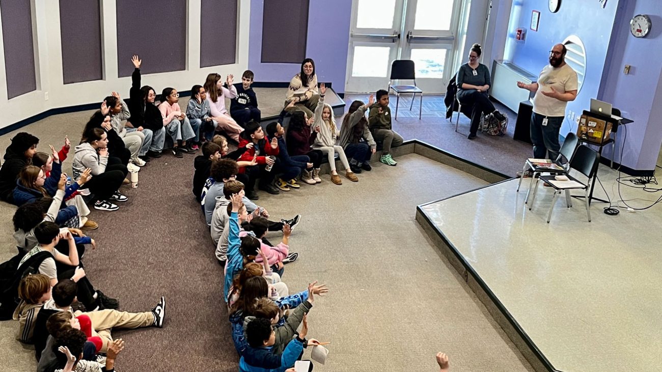 Jon Chad visits Bates Elementary School